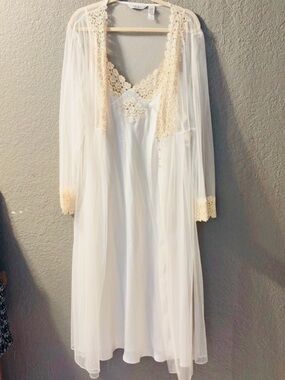 NWT Delicates Cream Lace Long Gown With Matching Robe Size 2X